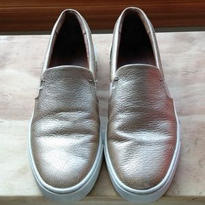 Frye Ivy Slip on shoes in gold size 8
